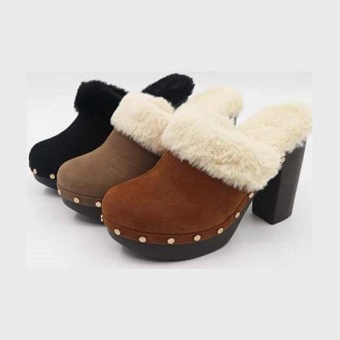 Look 006: shearling-lined clog