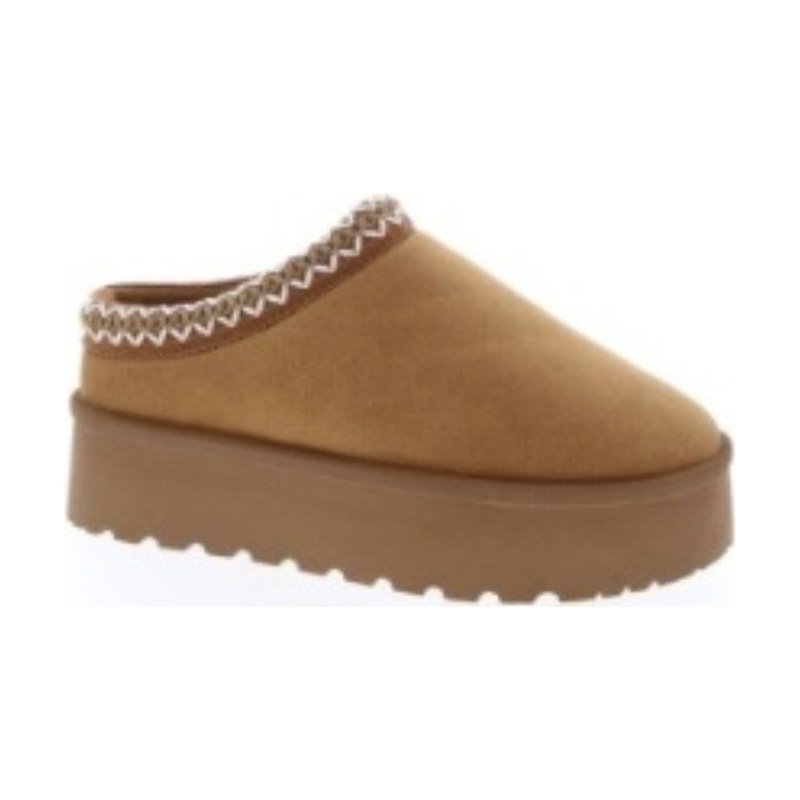 Look 011: platform suede slipper with stitched collar