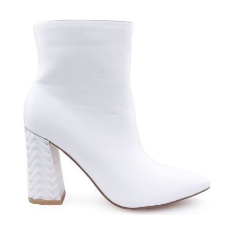 Look 041: white block-heel ankle boot with textured heel