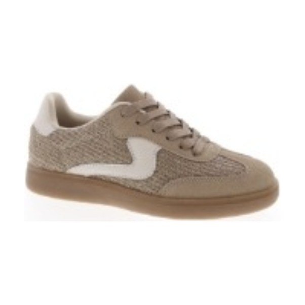 Look 054: retro low-top sneaker
