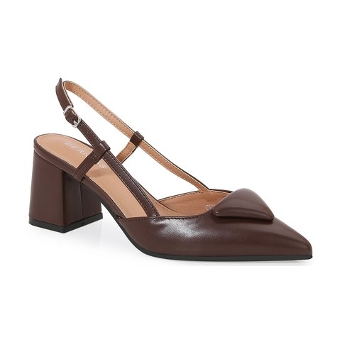 Look 085: brown block-heel slingback pump with bow