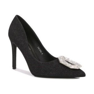 Look 109: black pointed pump with jewelled buckle