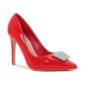 Look 113: red pointed pump with jewelled buckle