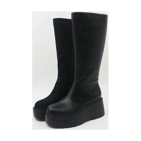 Look 116: black knee-high lug boot